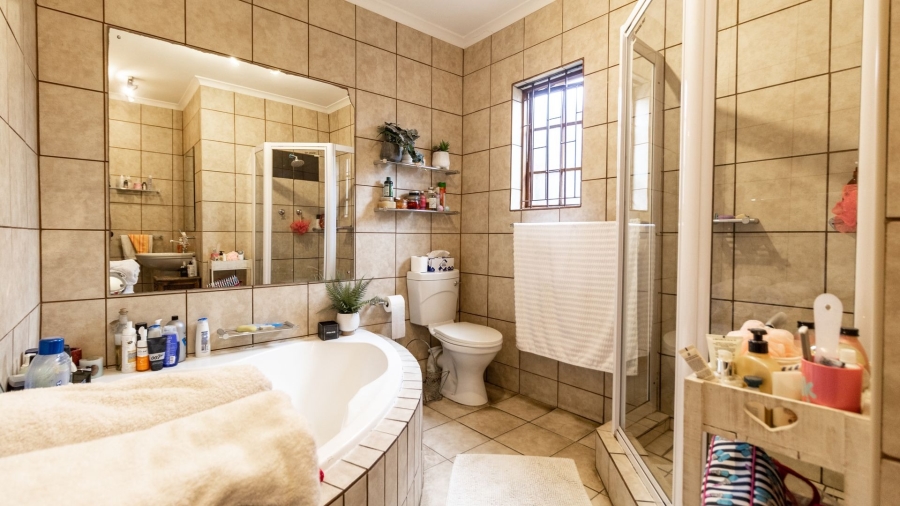 4 Bedroom Property for Sale in Gordons Bay Central Western Cape